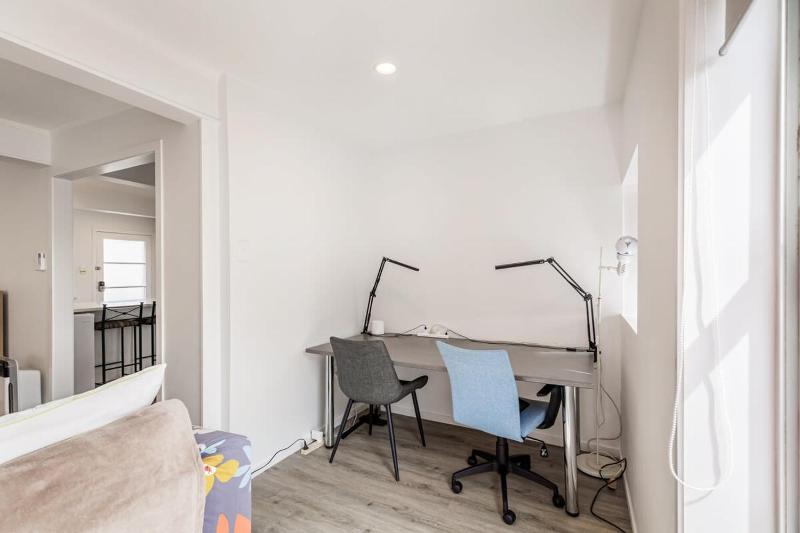 Spacious Renovated 3BR in Ellerslie I Zodiak Stays - image 11
