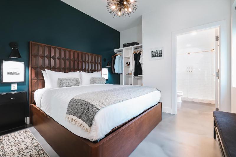 One-Bedroom Suite image 2