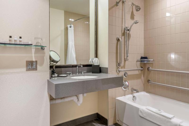 King Room with Bathtub - Disability Access/Non-Smoking image 2