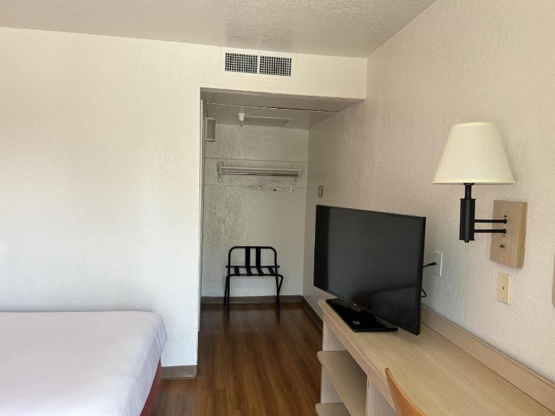Quadruple Room image 4
