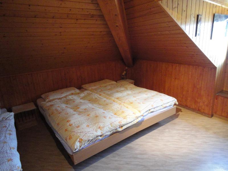 Triple Room with Shared Bathroom image 4