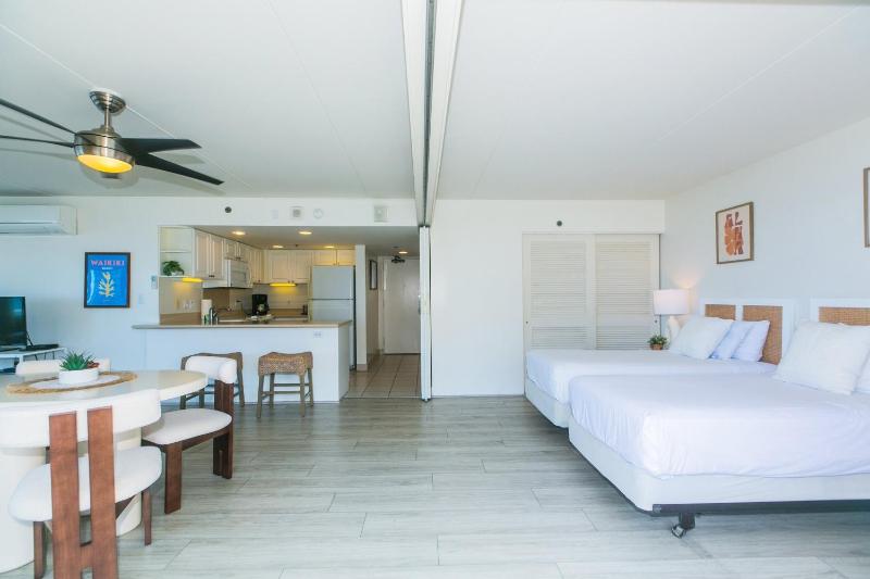 Two Bedroom Condo Overlooking Ala Wai Boat Harbor Unit 1744 - image 5