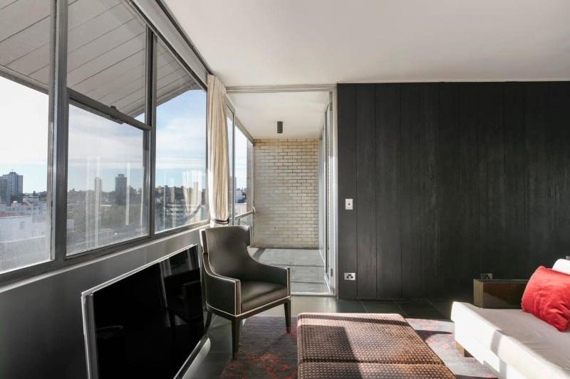 Luxury 1 Bedroom Apt with Harbour Views & Parking - image 7