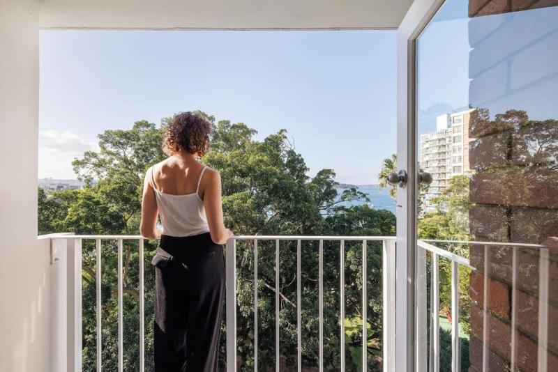Apmnt With Parking Balcony Pool & Harbour Views - image 6