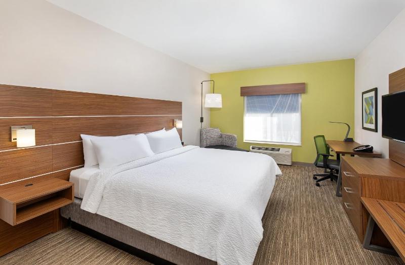 Standard King Room image 2