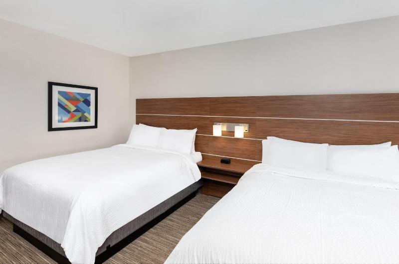 Standard Room with Two Queen Beds image 3