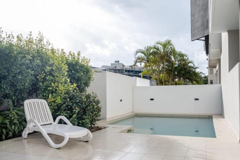 Bright Stylish Kings Beach Apartment - image 31