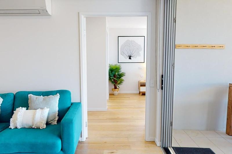Bright Stylish Kings Beach Apartment - image 11