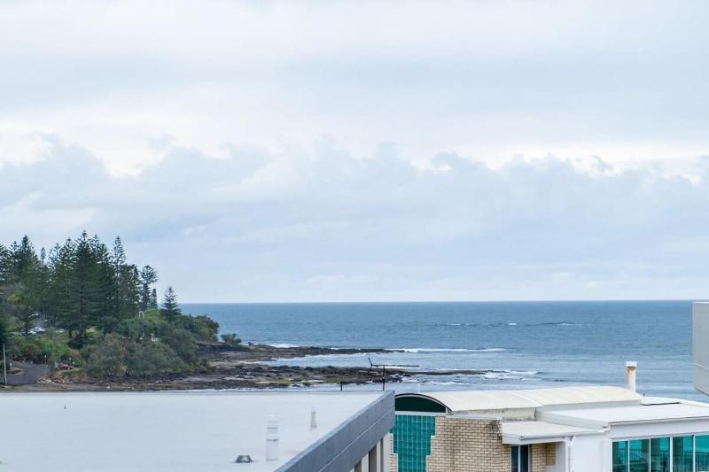 Bright Stylish Kings Beach Apartment - image 17