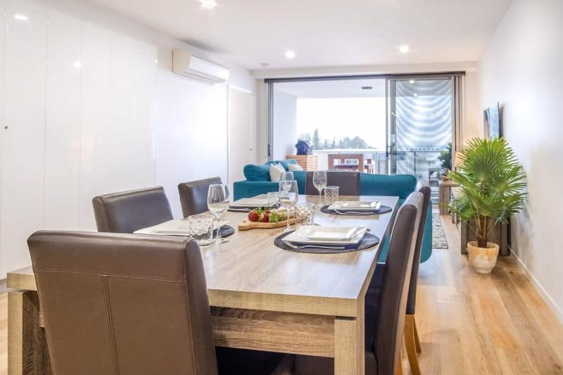 Bright Stylish Kings Beach Apartment - image 26