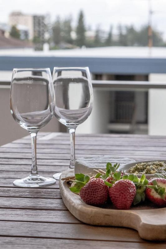 Bright Stylish Kings Beach Apartment - image 25