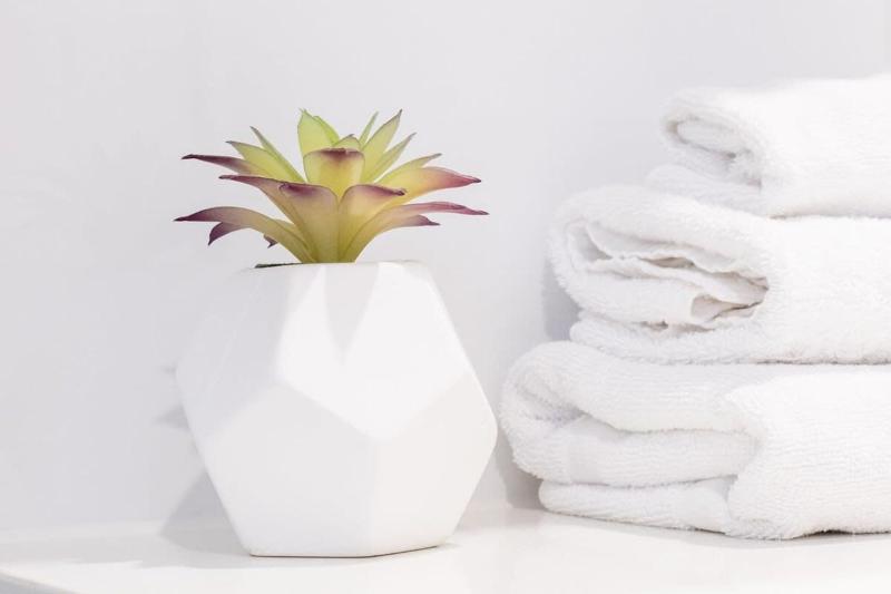Bright Stylish Kings Beach Apartment - image 6