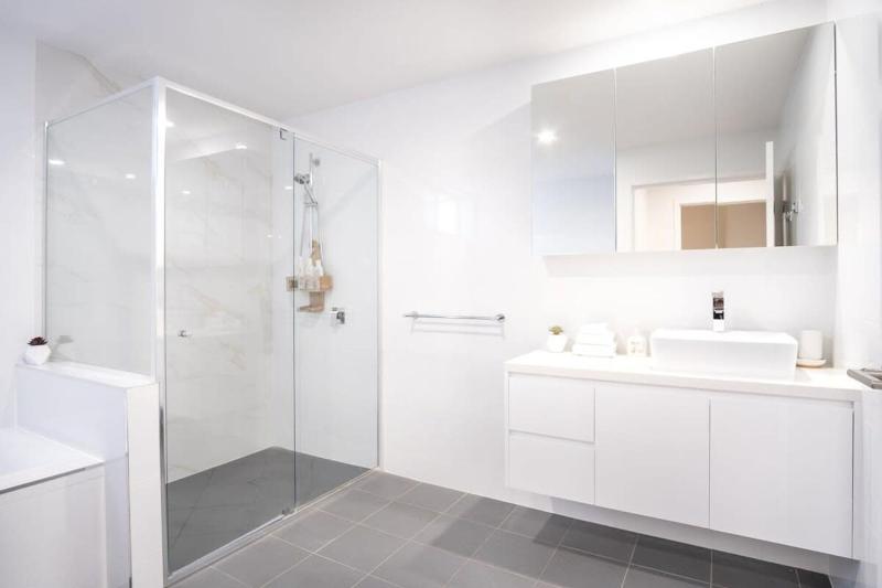 Bright Stylish Kings Beach Apartment - image 15