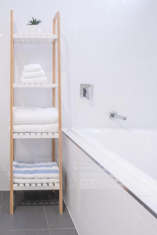 Bright Stylish Kings Beach Apartment - image 22
