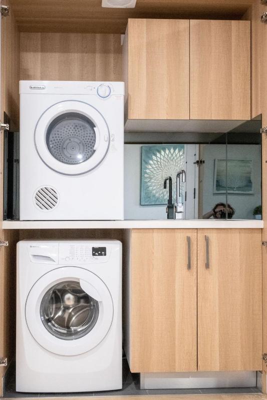 Bright Stylish Kings Beach Apartment - image 16