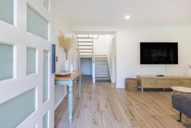 Coastal Oasis - Pet Friendly - 6 Mins Walk to Beach - image 4