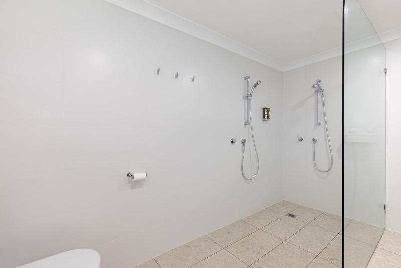 Coastal Oasis - Pet Friendly - 6 Mins Walk to Beach - image 13