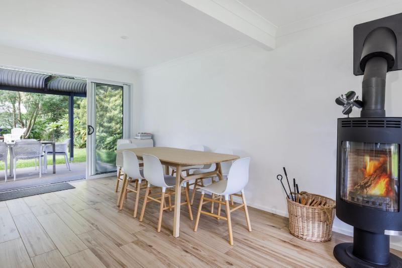 Coastal Oasis - Pet Friendly - 6 Mins Walk to Beach - image 9