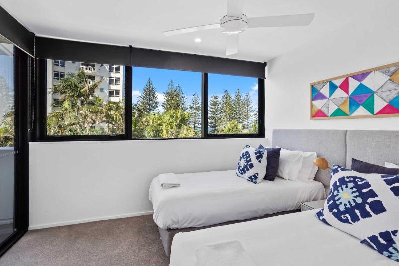2 Bedroom Luxury in Burleigh Heads! - image 12