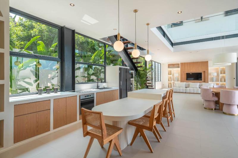 Brand New Classy 4BR Villa in Canggu - image 16