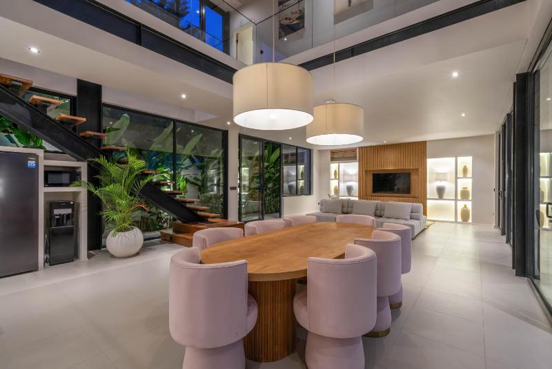 Brand New Classy 4BR Villa in Canggu - image 15