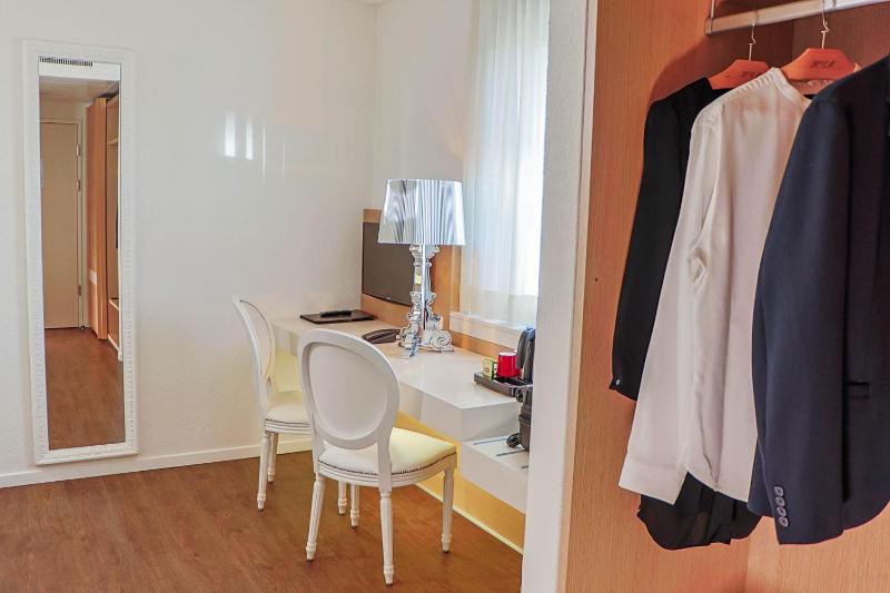 Queen Double Room image 4