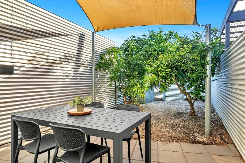 'The Cosy Corner' Classic Haven with Modern Comforts - image 9