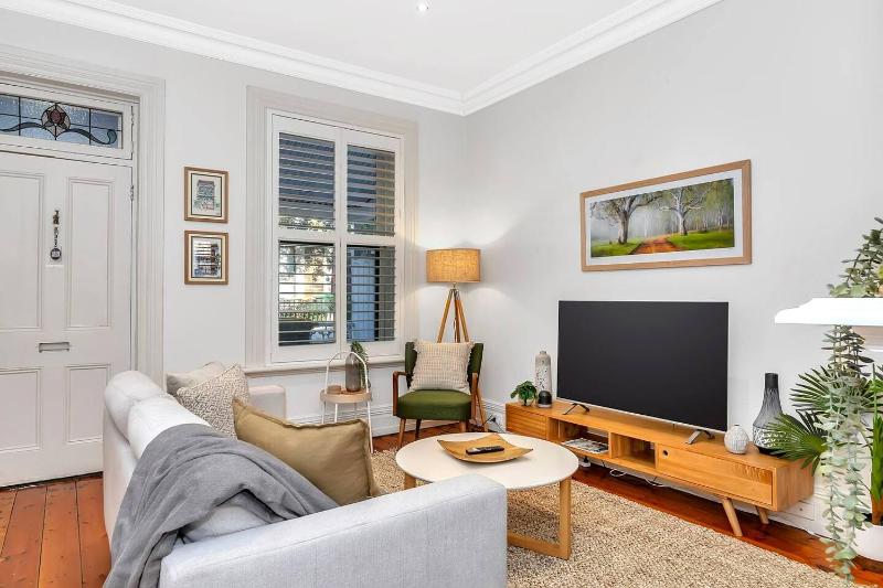 'The Cosy Corner' Classic Haven with Modern Comforts - image 8