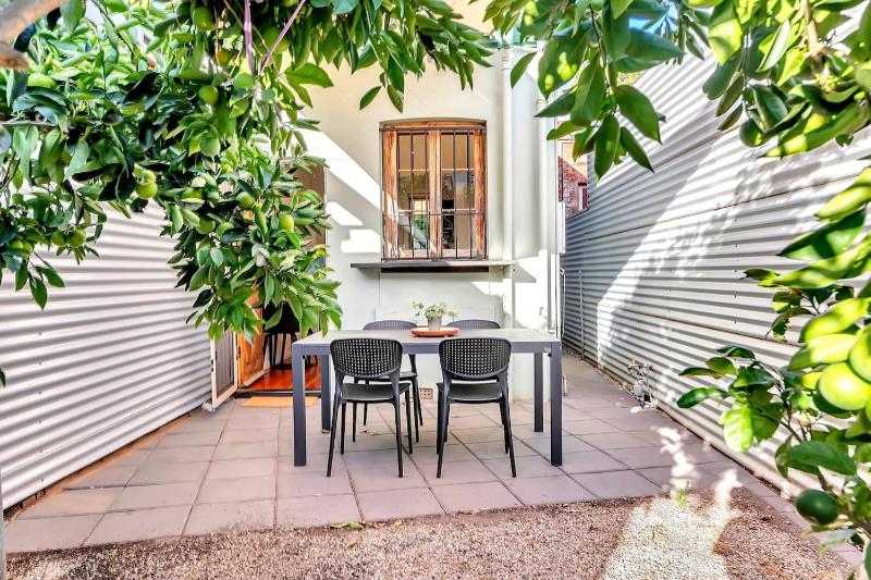 'The Cosy Corner' Classic Haven with Modern Comforts - image 12