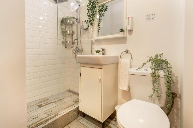2BR Apartment at Piata Natiunilor Unite: Perfect for City Center Stays - image 15