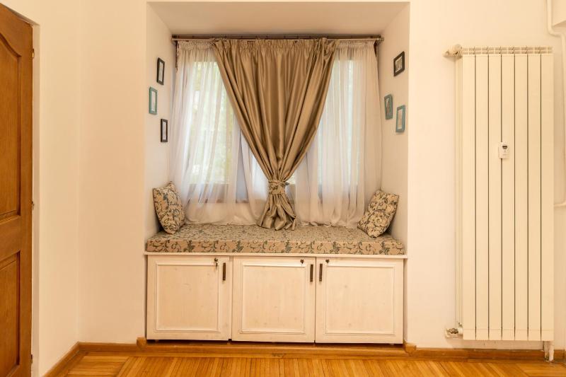 2BR Apartment at Piata Natiunilor Unite: Perfect for City Center Stays - image 2