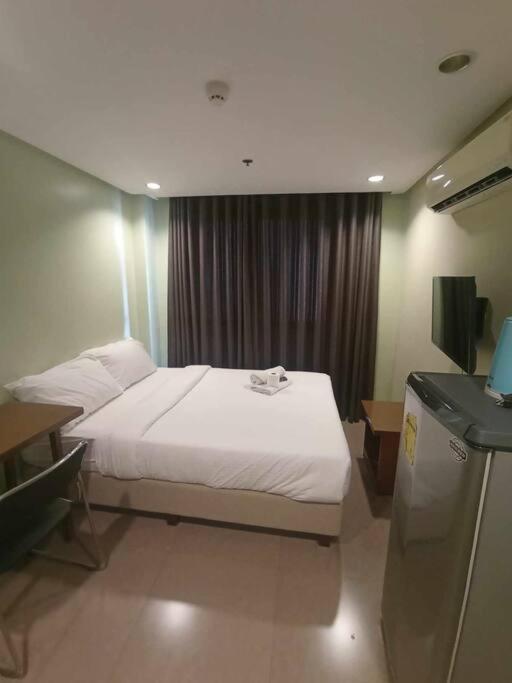 Spacious Studio Apartment B505 - image 14
