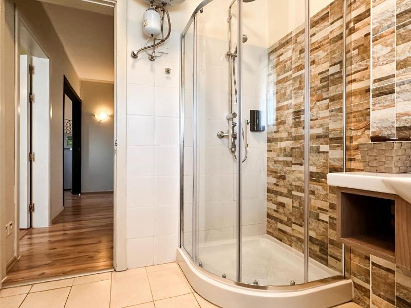 Bayview Two Bedroom St Georges Bay with free parking - image 12