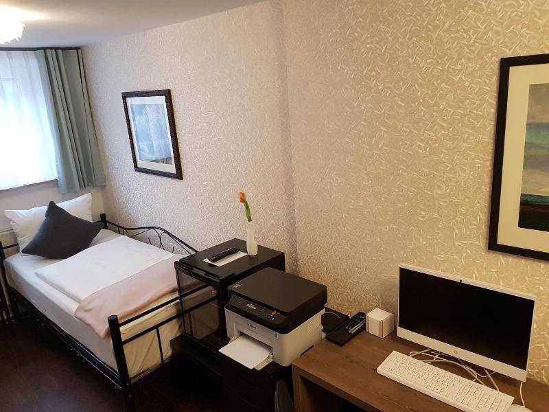 Economy Single Room image 3