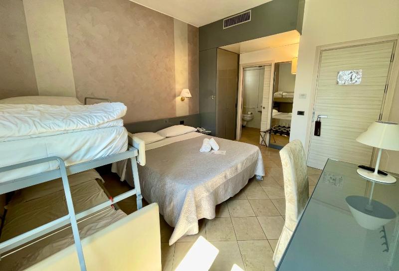 Quadruple Room image 2