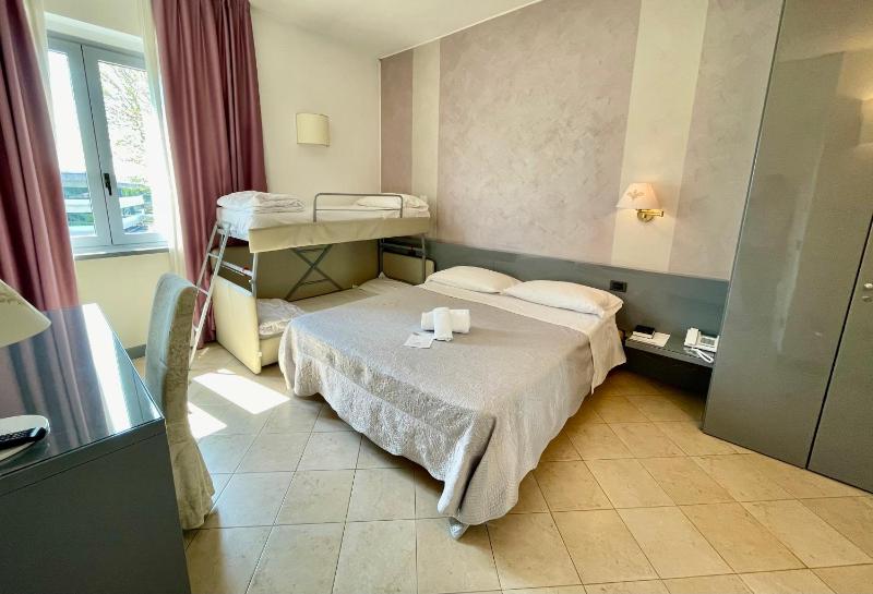 Quadruple Room image 3