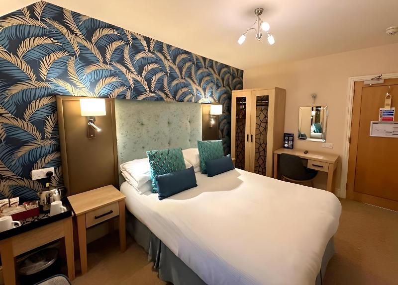 Standard Double Room image 4