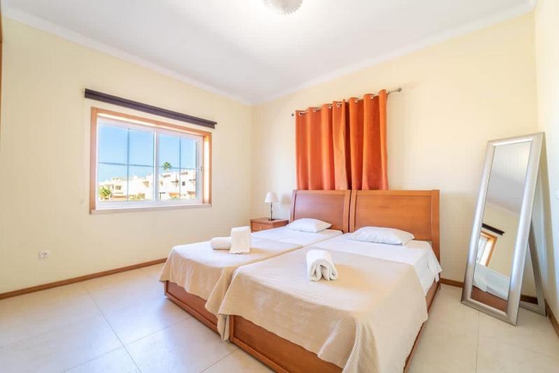Villa Gale Grande - bright airy property with a private pool - image 8