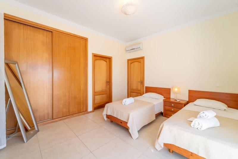 Villa Gale Grande - bright airy property with a private pool - image 16