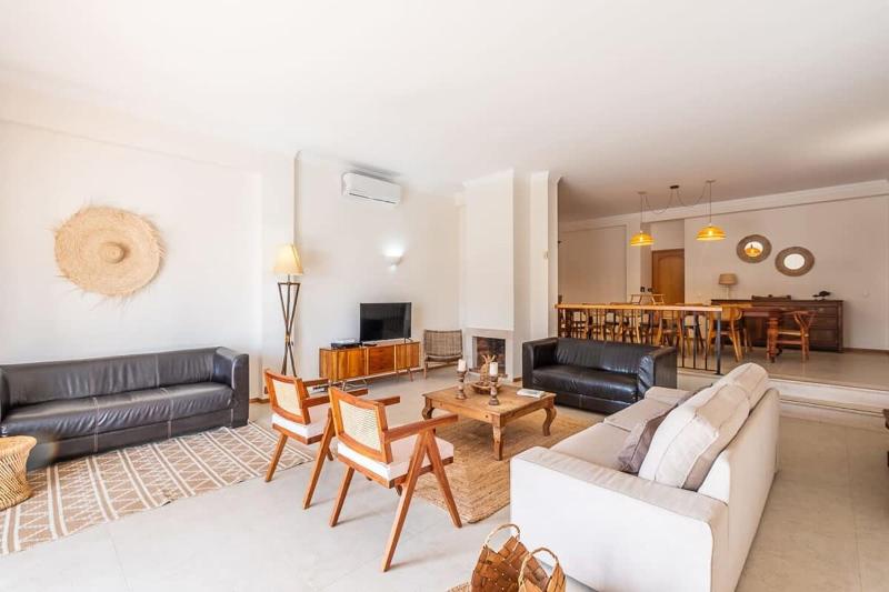 Villa Gale Grande - bright airy property with a private pool - image 11