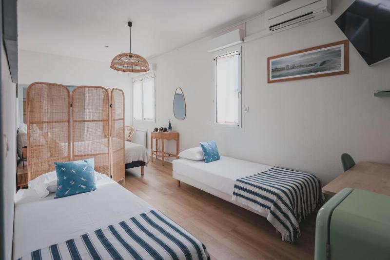 Family Room with Shower image 4