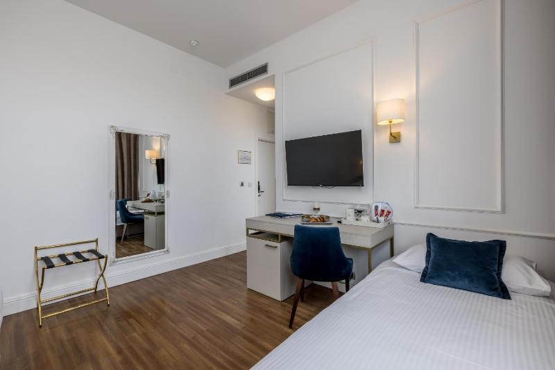 Triple Room image 4