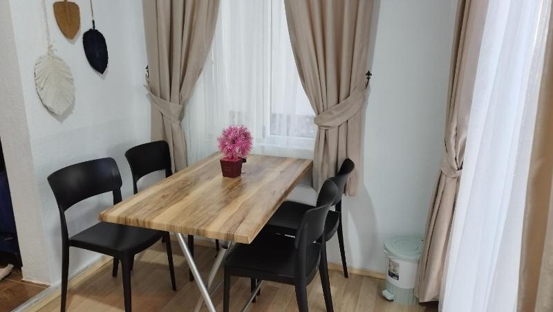 Family Room with Garden View image 4