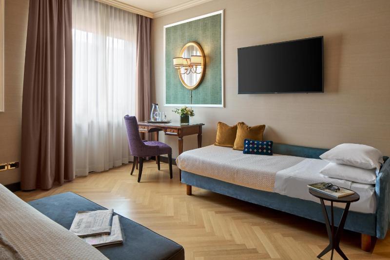Superior Triple Room image 3