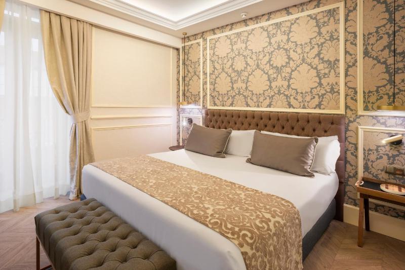 Double or Twin Room image 4