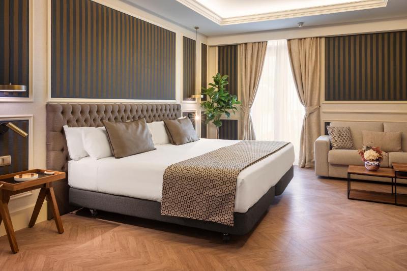 Superior Double Room image 4