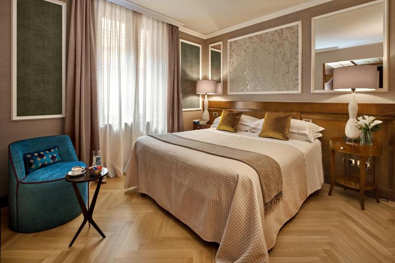 Double Room with French Bed image 3