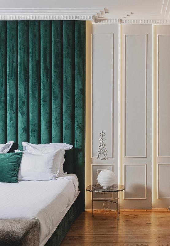 Deluxe Double Room with Balcony image 2