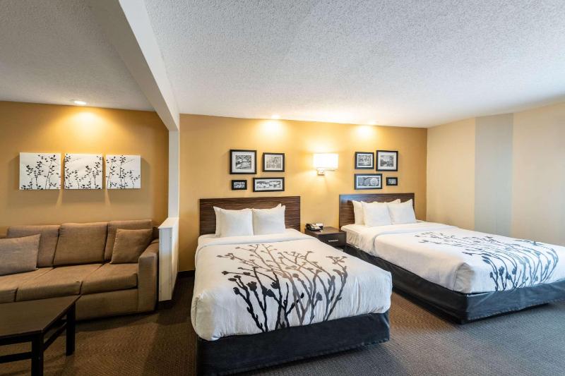 Queen Suite with Two Queen Beds - Non-Smoking image 3