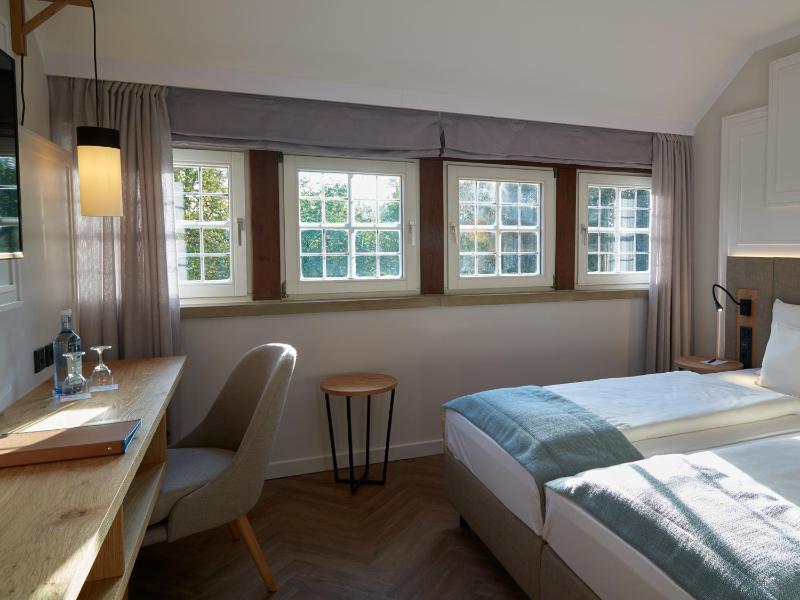 Standard Double Room image 3